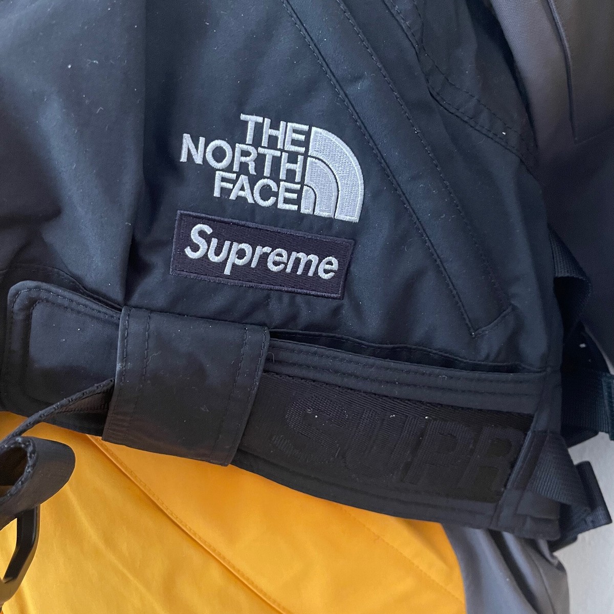 SUPREME x THE NORTH FACE RTG Jacket + Vest M Gold Gore-Tex SUPREME x THE NORTH FACE RTG Jacket + Vest M Gold Gore-Tex
