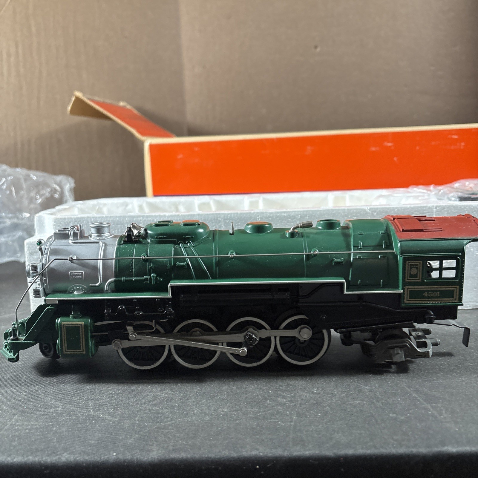 FAMOUS AMERICAN RAILROAD 2-8-2 SOUTHERN MIKADO STEAM ENGINE & TENDER #6-8309 NEW