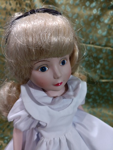Grolier Disney Collection Alice In Wonderland 13" Porcelain Doll Vintage 1988 - Picture 6 of 7