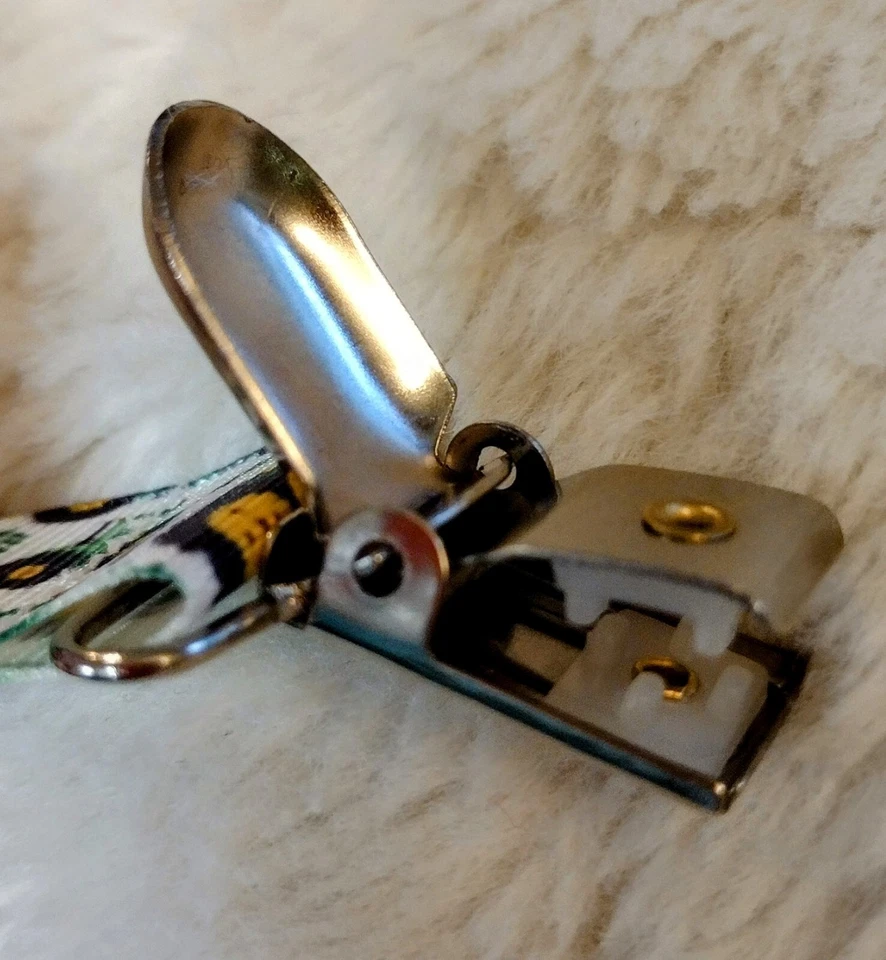 Clips para chupete de pollo hechos a mano  Foto 4 de 4