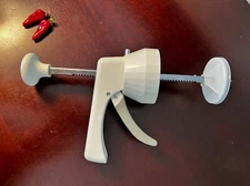 The Pampered Chef Cookie Press 1525 Plunger Trigger Replacement Part Only Clean