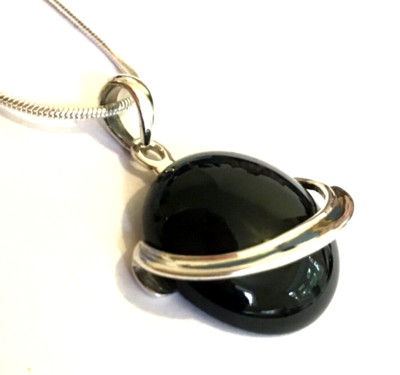 Art Deco Stil Sterlingsilber schwarzer Onyx Saturn Planet Erde Mond Umlaufbahn Anhänger