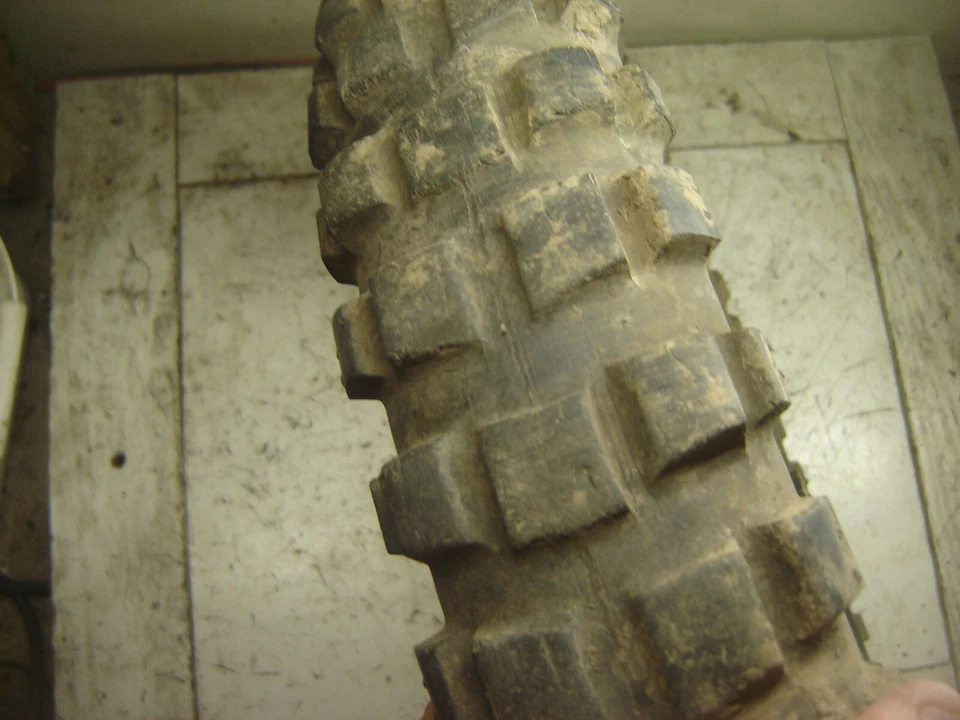 Suzuki B105P Bearcat 1967 rueda trasera Foto 4 de 4