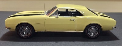 1:18 Diecast Ertl Authentics 1967 Camaro (Butternut Yellow)
