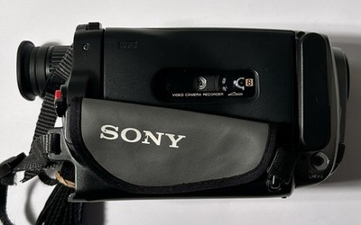Sony Handycam Vision CCD-TRV33 NTSC Video8 8mm Video Camera