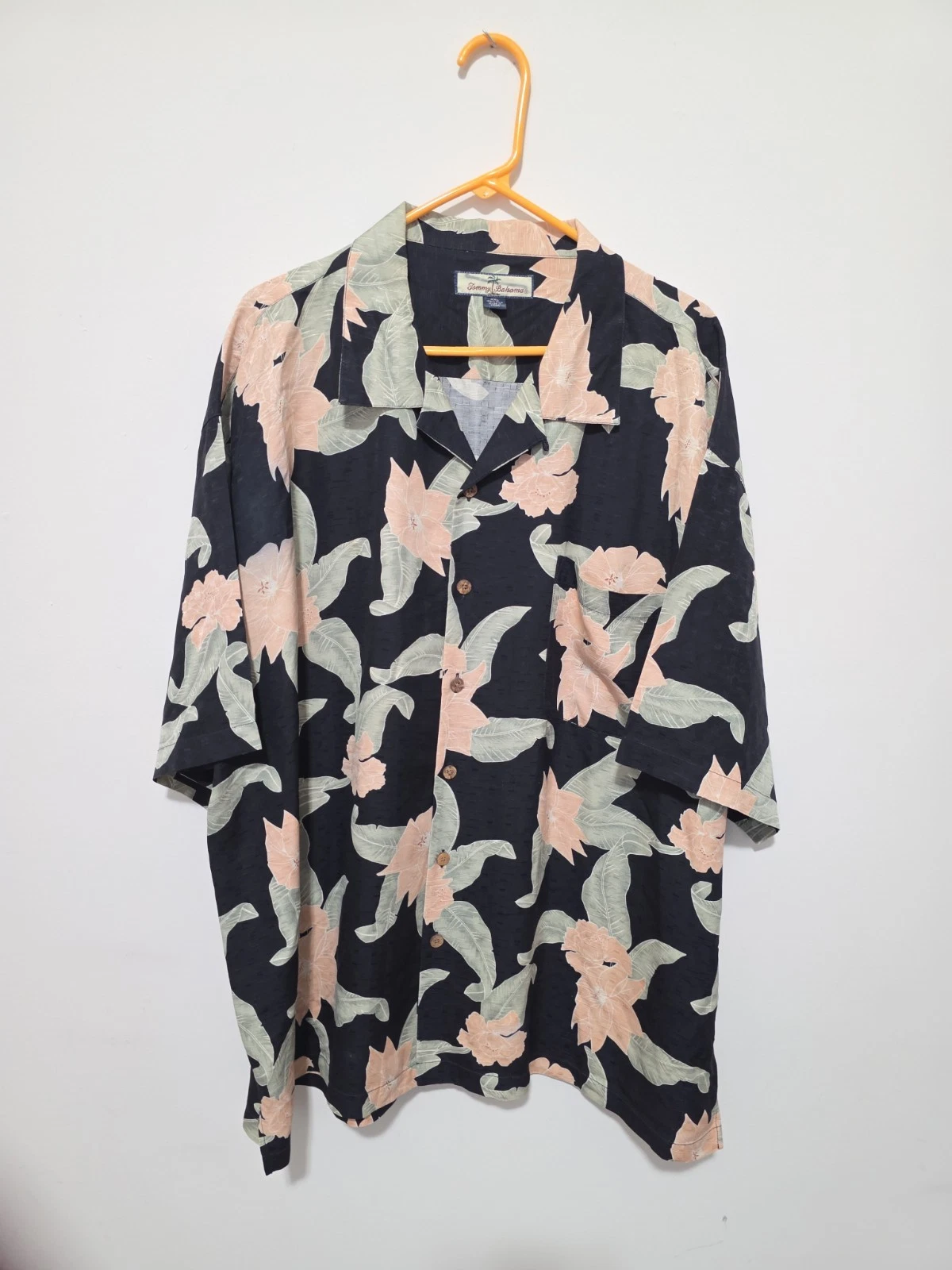 Men XXL Tommy Bahama Hawaiian Camp Black Shirt 100% Silk Floral Tropical