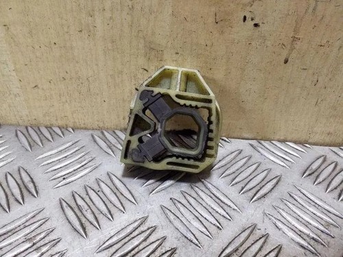 Radiator mount bracket