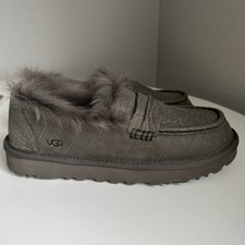 UGG Women's Size 8 Ellis Embossed Loafer Suede Sheepskin Lining Slippers