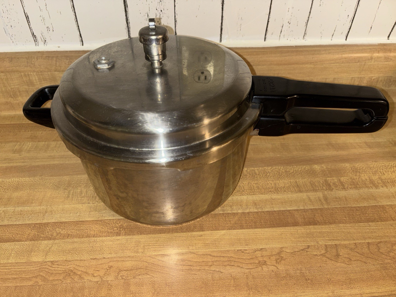 5 Ltr 18/8 Stainless Steel Induction Base Read Handle Iss