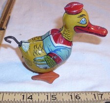 J CHEIN LONG BILL DUCK WEARING SHIRT TIN WIND UP TOY COLORFUL