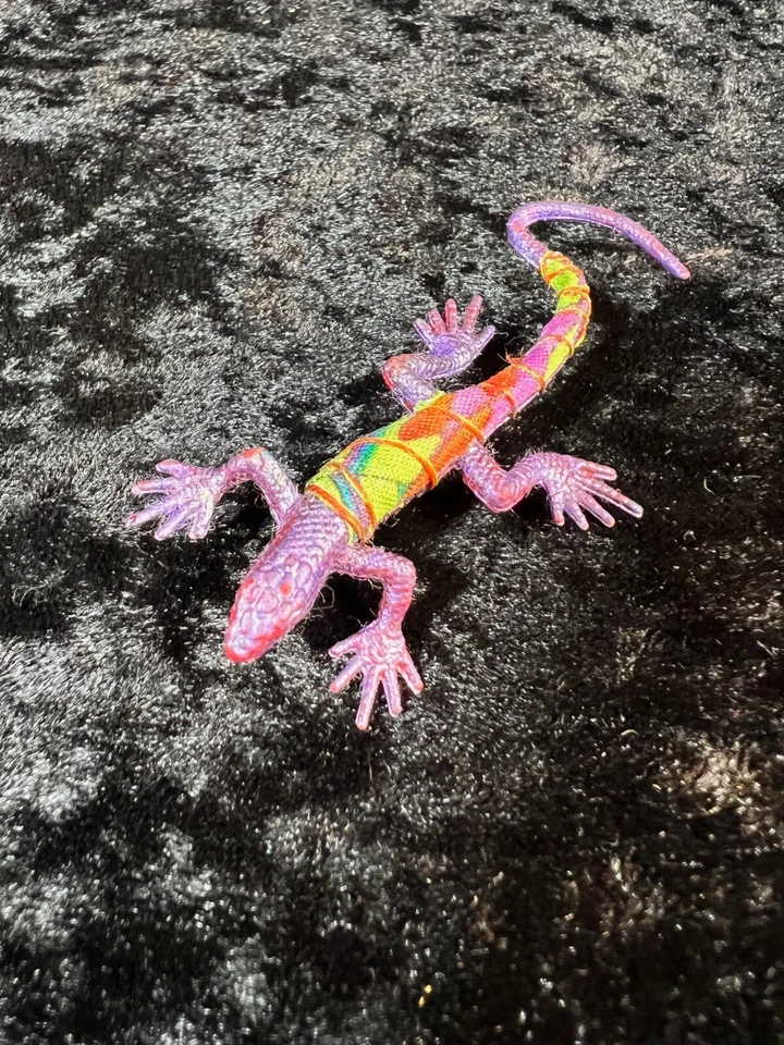 Colorful Gecko Brooch or Lapel Pin or Hat Pin with gift box - Image 2 of 4