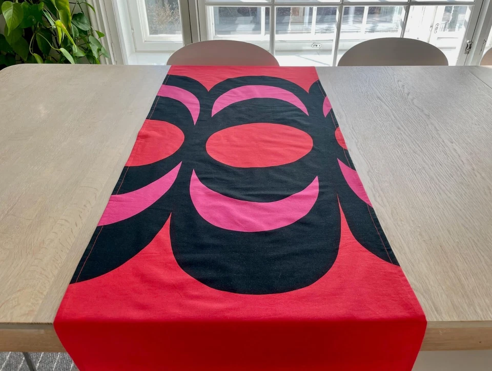 Roter Marimekko Kaivo Stoff Tischläufer, geometrische Gardine Panel oder Tisc... - Bild 1 von 4