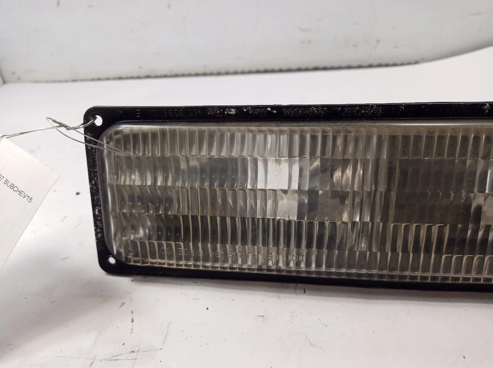 Lámpara de señal de giro de estacionamiento derecho pasajero de 1997 Chevy Suburban 1500 11574252 Foto 2 de 4