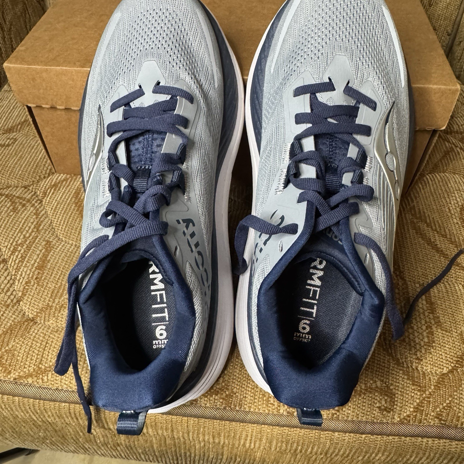 Saucony Mens Hurricane 24 S20933-142 Gray Running Shoes Sneakers Size 7.5 Wide thumbnail 7