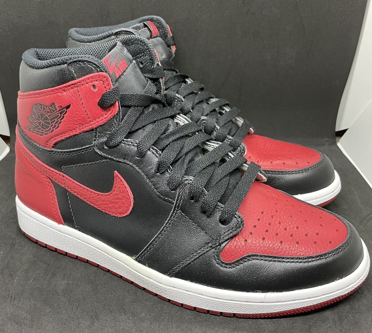 Air Jordan 1 Retro High OG 'Banned' 2016 555088-001