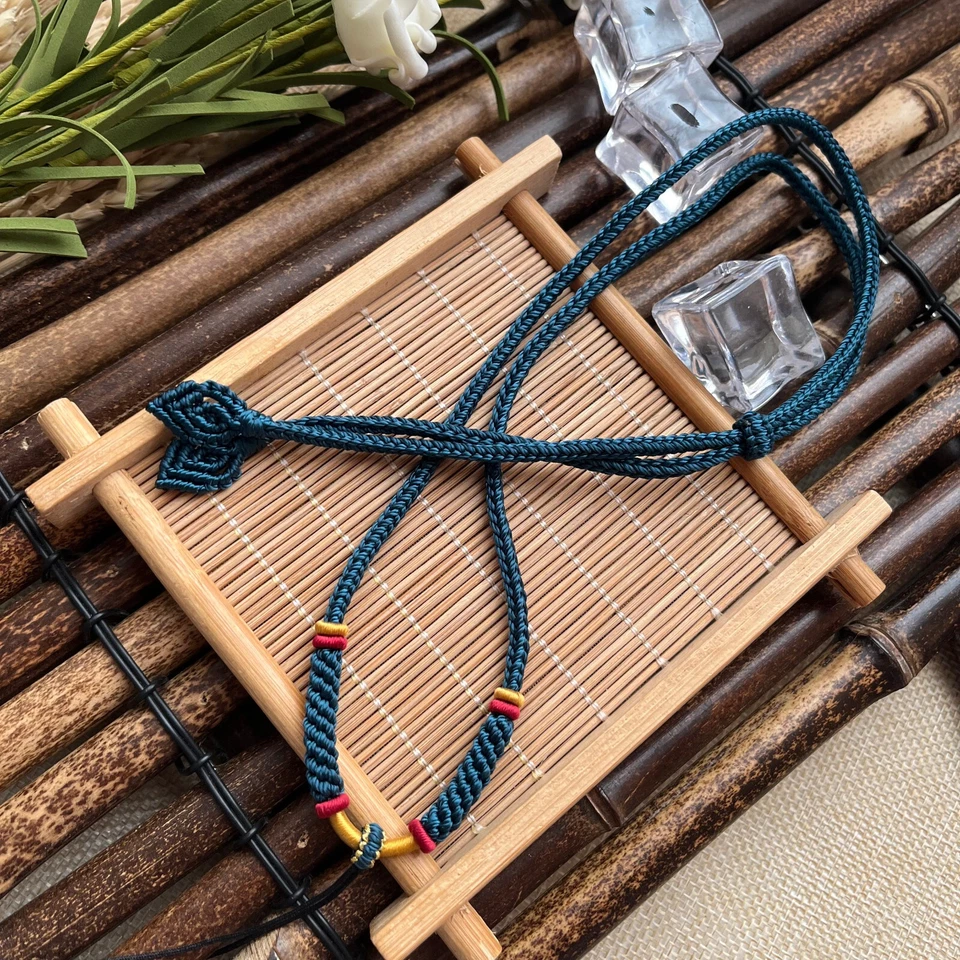 Ожерелье с подвеской из 8 нитей темно-синее плетеное вручную - Изображение 3 из 4