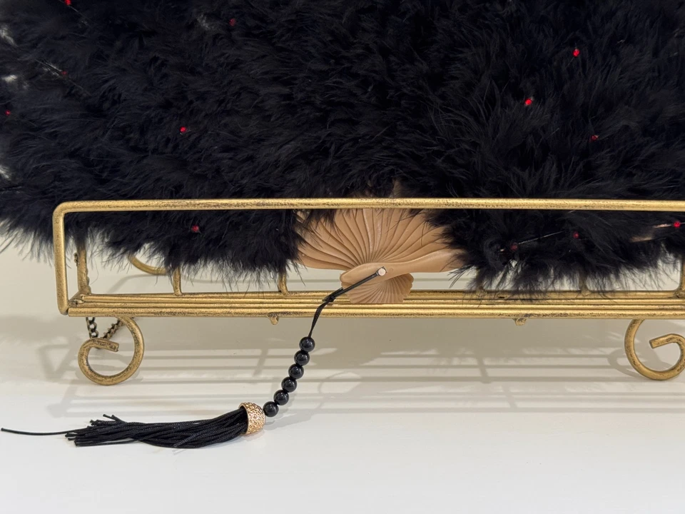 Abanico de mano vintage de plumas negras con detalles rojos y borla - Expositor decorativo Foto 4 de 4