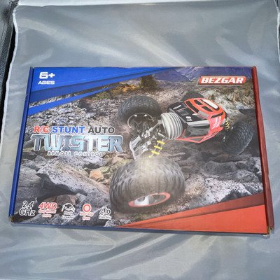 Bezgar RC Stunt Auto Twister  AWD/2.4GHz Remote Control Truck