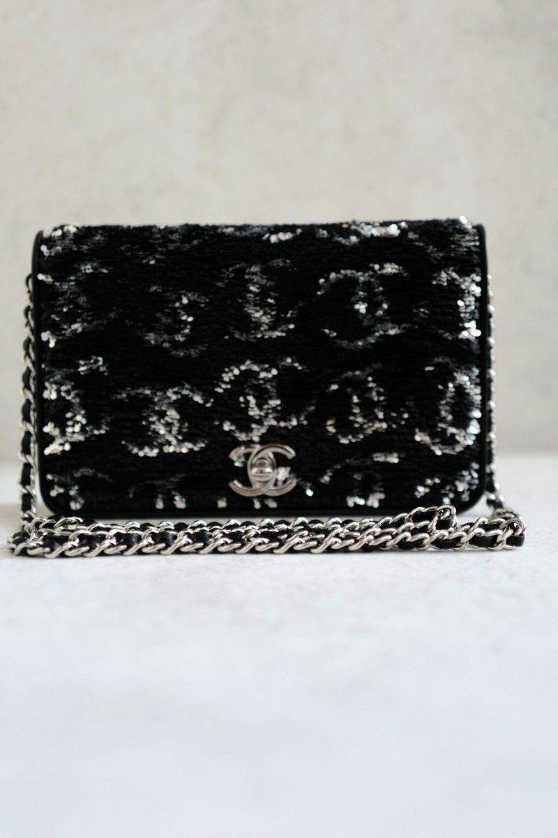 New 23K Chanel Classic Reversible Sequin CC Wallet On Chain