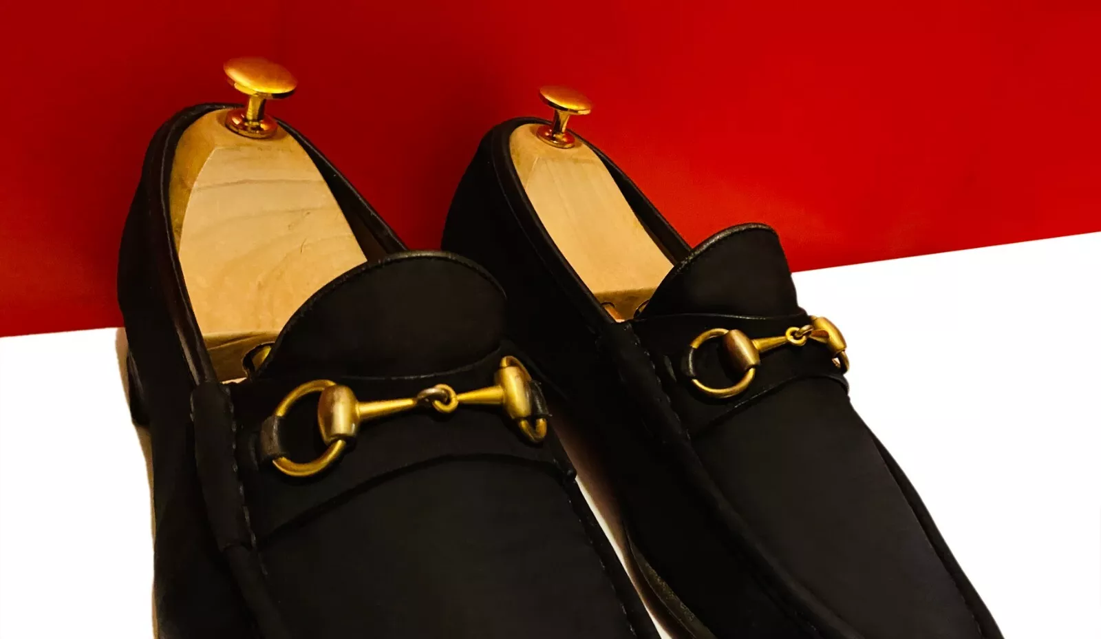 889, !!CHAUSSURES MOCASSINS HOMME GUCCI RARES EN DAIM NOIR ET OR MARQUE 42,5 D