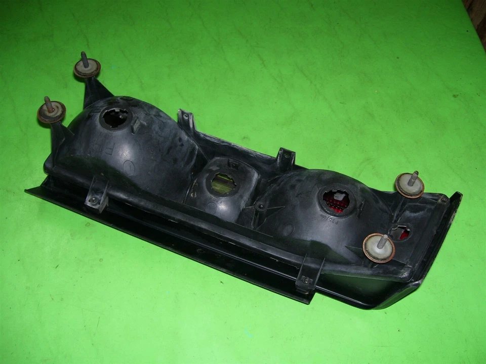 85 Pontiac Sunbird DERECHA pasajero luz trasera lámpara carcasa OEM Foto 4 de 4