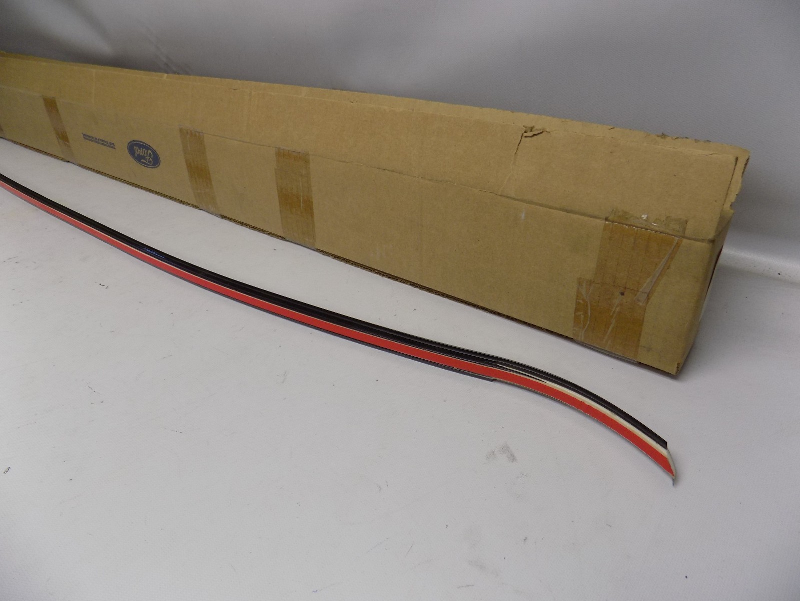 New OEM 19961999 Ford Taurus Right Roof Moulding Trim Molding