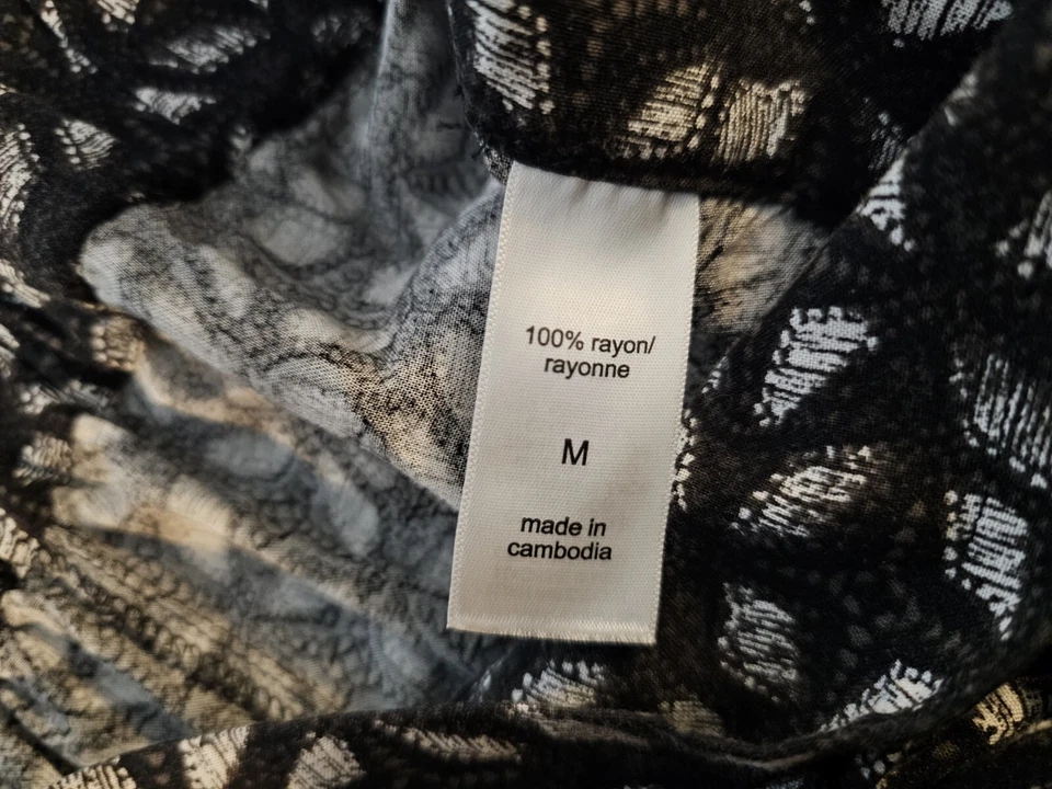 Pantalones cortos informales para mujer Maurices con estampado de rayón cintura elástica talla M Foto 4 de 4