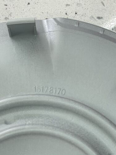 Lot x 4 OEM Chevy Silverado 1500 wheel cap hubcap P/N 15178170 SILVER EDGE - Picture 3 of 3