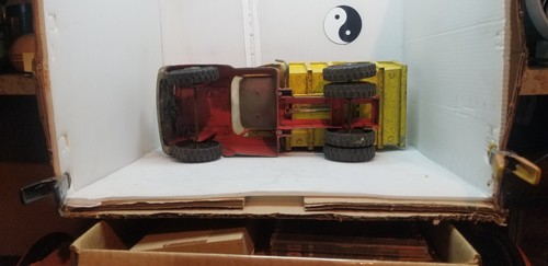Vintage 1963 Hubley Dump Truck 902 USA (Red and Yellow) ☯ - Picture 6 of 6