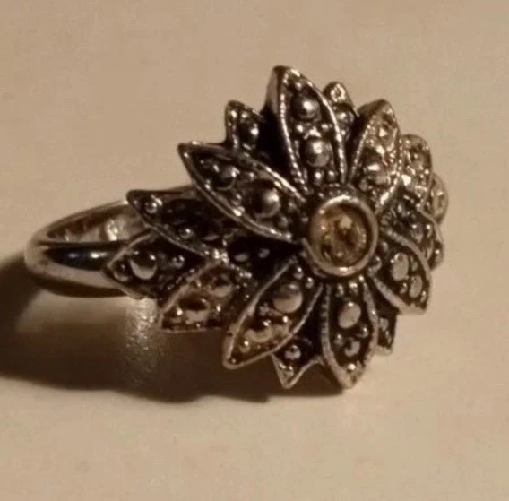 Anillo Vintage Tono Plata Piedra Amarilla y Flor Marcasita Talla 6 Foto 3 de 4