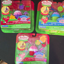Playmates Strawberry Shortcake Tiny Treats Clip-On Cupcake Keychains Lot of 3