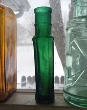 EMERALD GREEN 8 SIDED CAPERS FOOD BOTTLE HAND BLOWN 1890s DUG 6 1/4"TALL