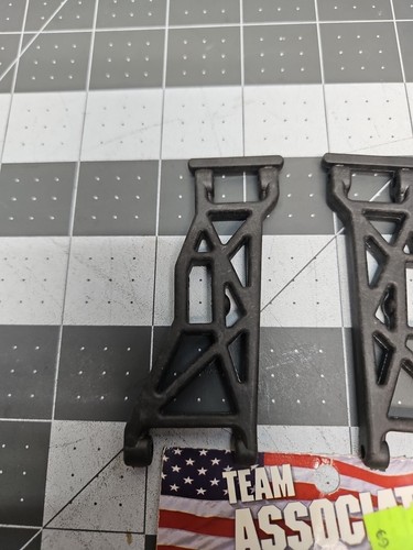 TEAM ASSOCIATED 6301 BLACK RC10 CHASSIS ORIGINAL AE part not a reproduction - Picture 3 of 5