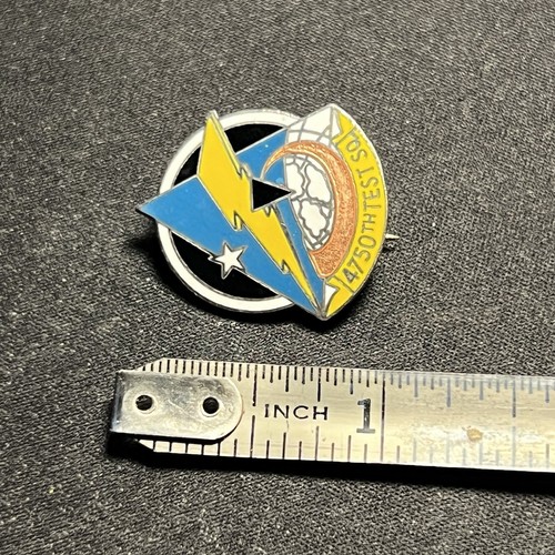 Vintage USAF 475th Test Squadron Lapel Pin Edwards AFB - Picture 3 of 3