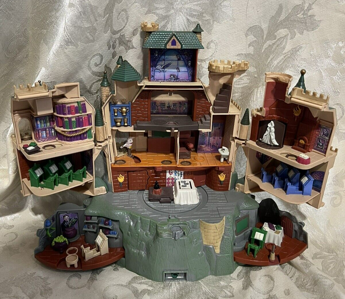 [新品・未使用] Polly Pocket ハリー・ポッター Amazon.com: Polly Pocket Collector Playset, Harry Potter Compact