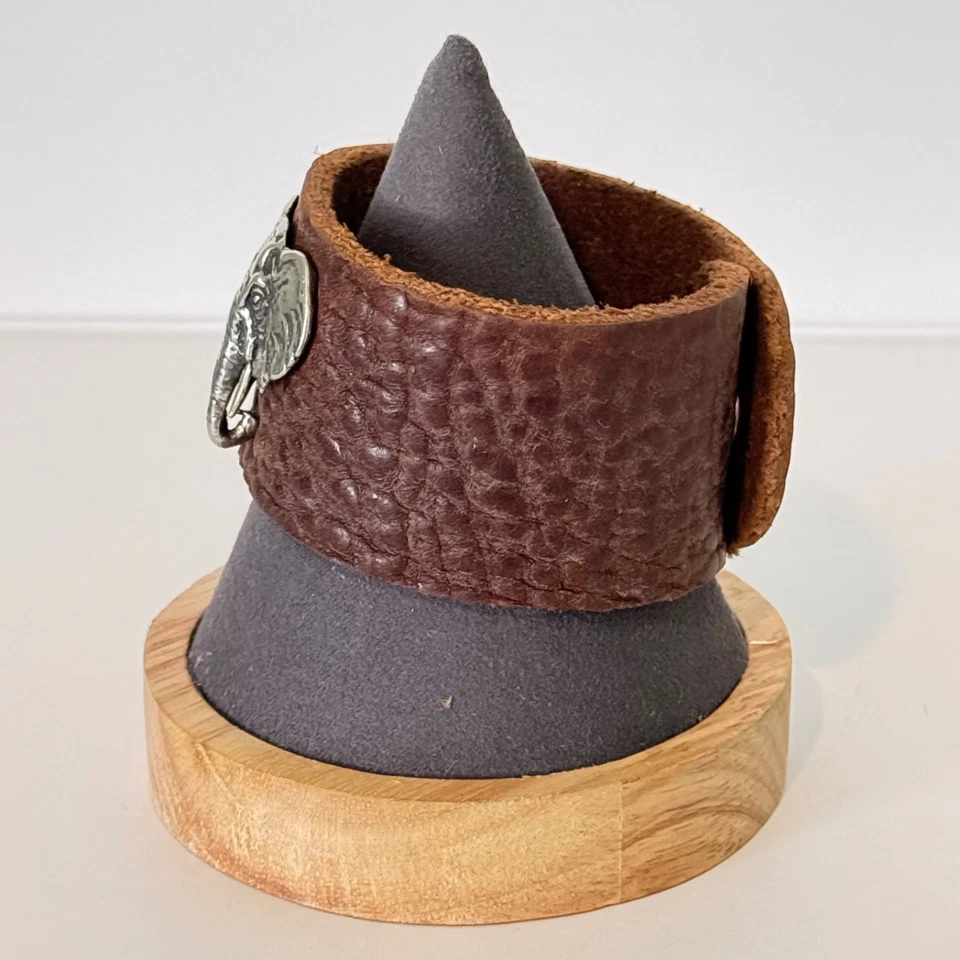 Brazalete de cuero elefante marrón tono plata cierre a presión Foto 4 de 4