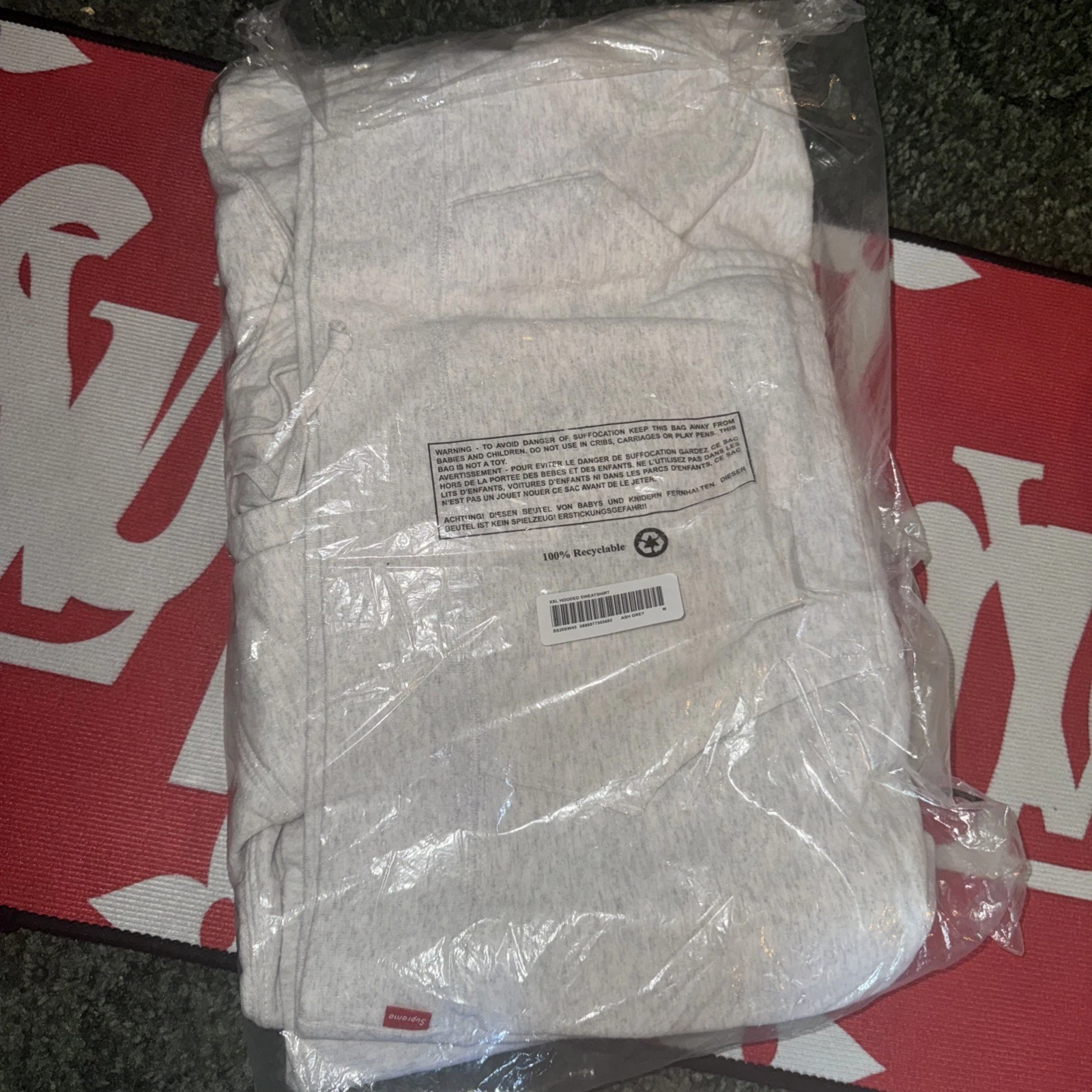 Rara felpa con cappuccio Supreme XXL grigia SS2020 taglia media made in Canada