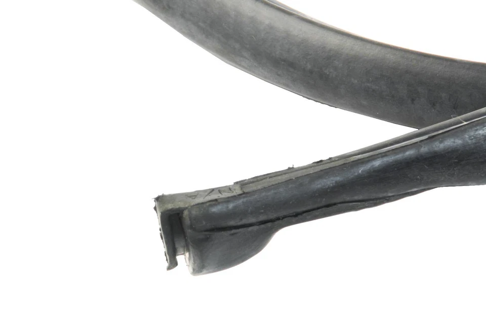 Sello superior convertible URO Parts 4697827 para 95-03 Saab 9-3 900 Foto 2 de 3