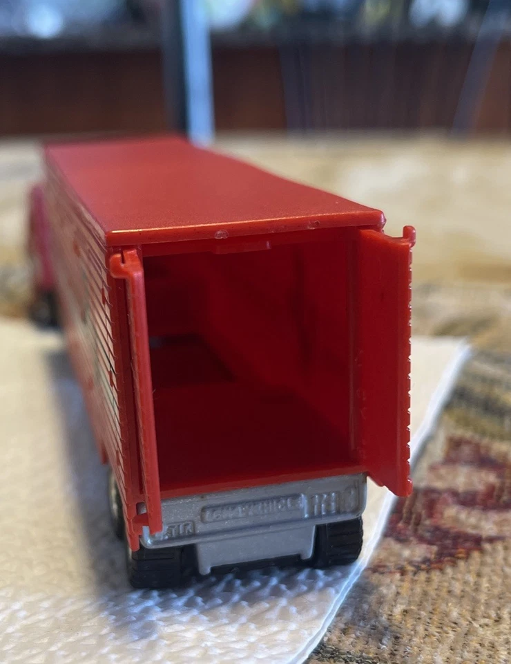 1987 Matchbox DAF Space Cab 3300 Ferrari Transporter Truck/ Trailer Diecast 1:86 - Image 4 of 4