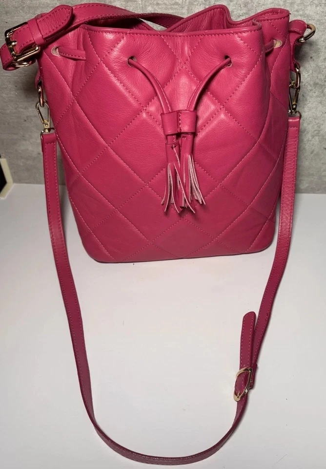 Bolso Valentina Fiore acolchado de cuero con cordón - rosa; herrajes dorados y borla Foto 2 de 3
