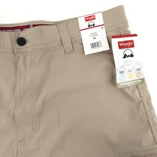 NEW Wrangler Performance Zip Cargo Relaxed Fit Shorts Khaki Mens 36 Inseam 10"