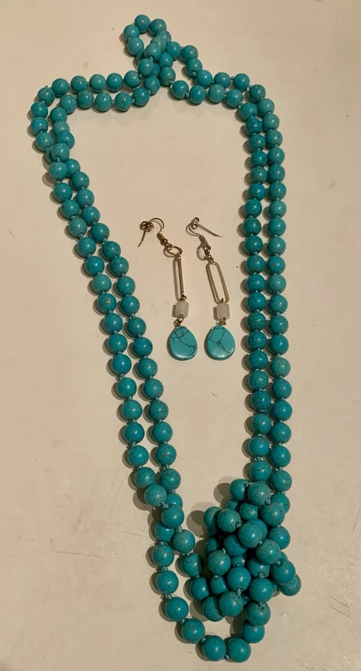 Juego de collar largo y pendientes colgantes Southwest Turquesa Howlite encordados a mano Foto 4 de 4