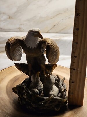 Bald Eagles フィギュリン 親子 ヒナ Vintage Bald Eagle Perched on Nest With 2 Baby Eaglets 6.5 Inches