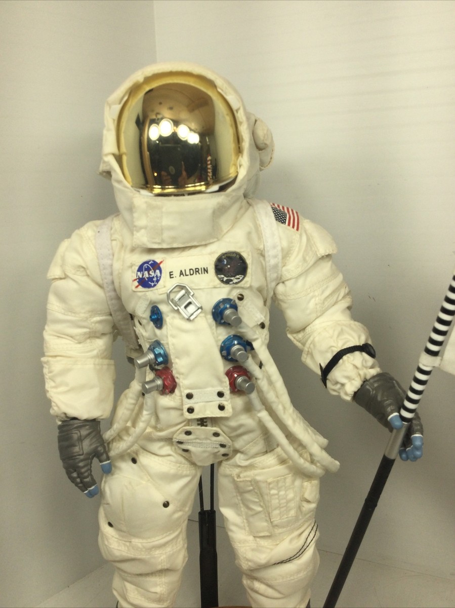 1/6 DRAGON NASA APOLLO 11 MOON LANDING ASTRONAUT + FLAG & OAK