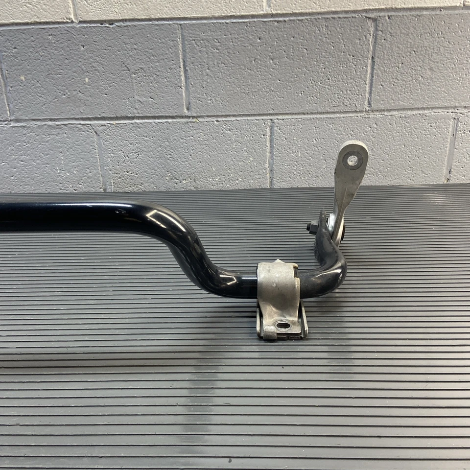 Barra estabilizadora delantera Mercedes C63 AMG 2015-2021 con enlaces 45 k millas OEM Foto 4 de 4