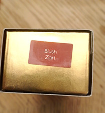 Kay Beaty Lippenstift. Blush Zari Farbe