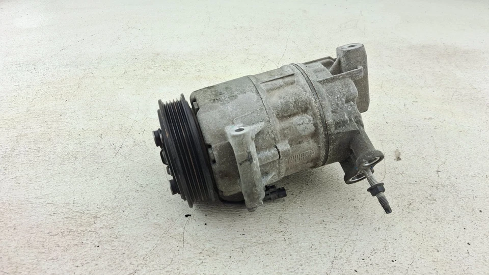 Bomba compresora de aire acondicionado Chevrolet Equinox 2018-2024 OEM Foto 4 de 4