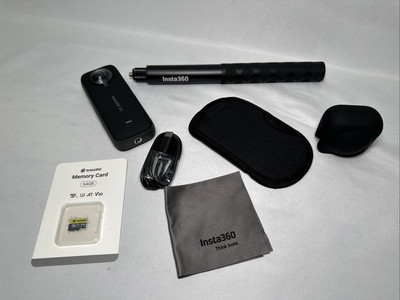 Insta360 X3 Get-Set Kit- Waterproof 360 Action Camera - NEW NO BOX!
