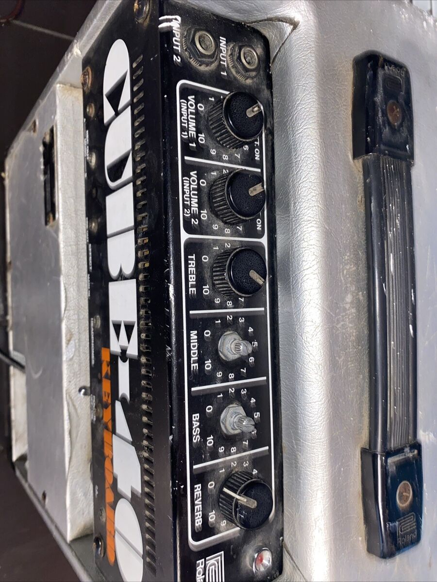 ROLAND CUBE-40 KEYBOARD AMPLIFIER AMP CK-40 SILVER MIJ made ROLAND CUBE-40 KEYBOARD AMPLIFIER AMP CK-40 SILVER MIJ made