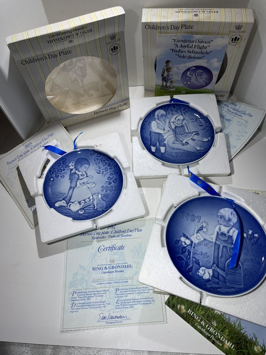Bing & Grondahl White & Blue Children's Day Plate 1985-1987 W